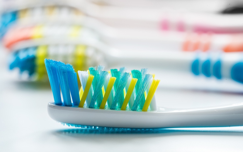 Toothbrush With Zigzag Bristles