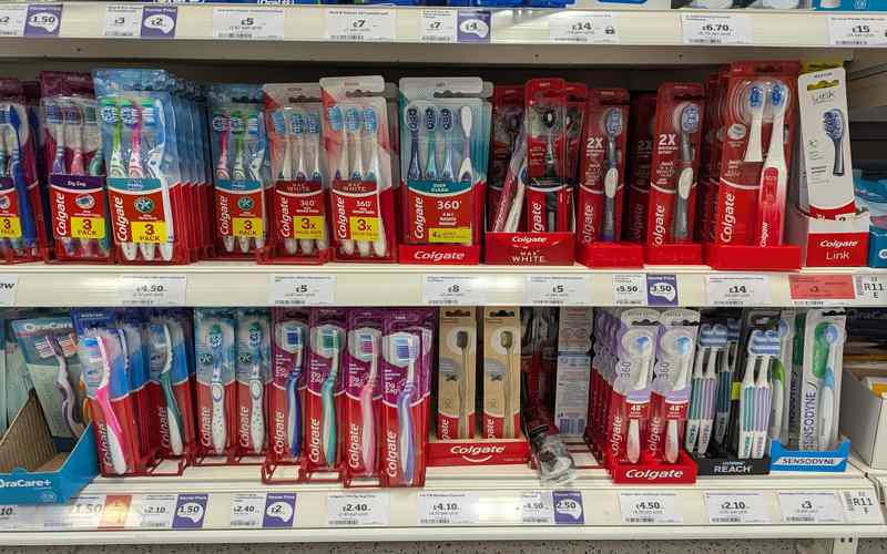 Buying a New Toothbrush – Why Are There So Many Different Types?